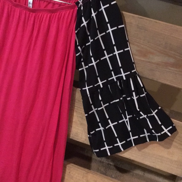 💙 Host Pick 💙 Off the Shoulder Dress - Picture 4 of 4